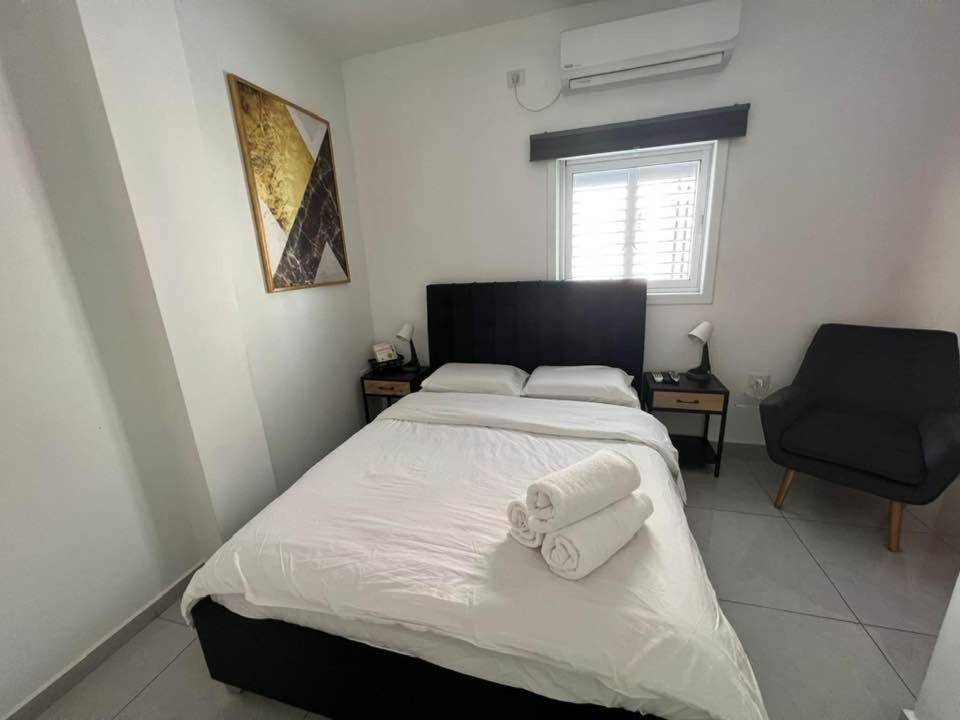 Apartments4You Maya Bat Yam Esterno foto
